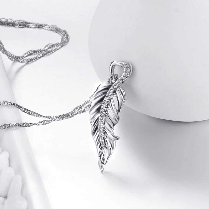 

Fashionable Phoenix Feather Wing Leaf Necklace Copper Inlaid Zircon Pendant Feather Clavicle Chain New European and American Orn