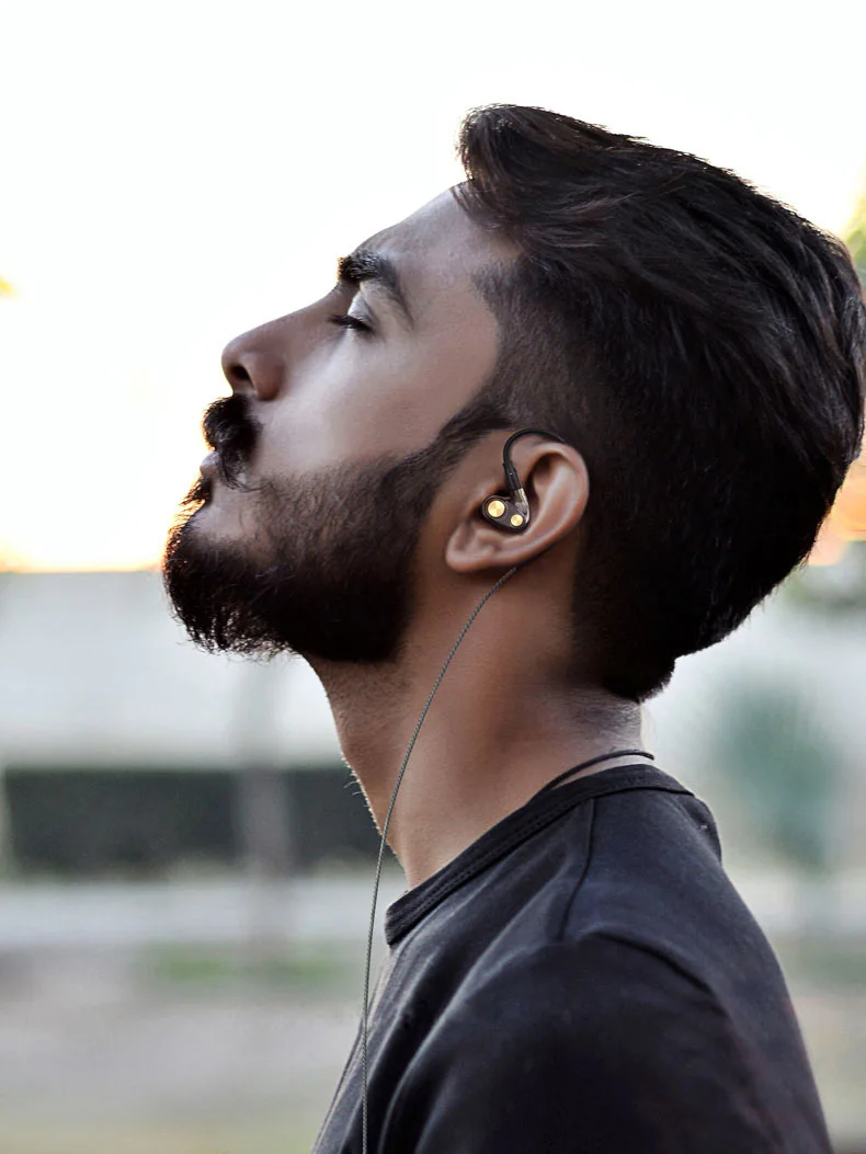 Наушники In Ear с глубокими басами тройной арматурой Проводные для высокоточных