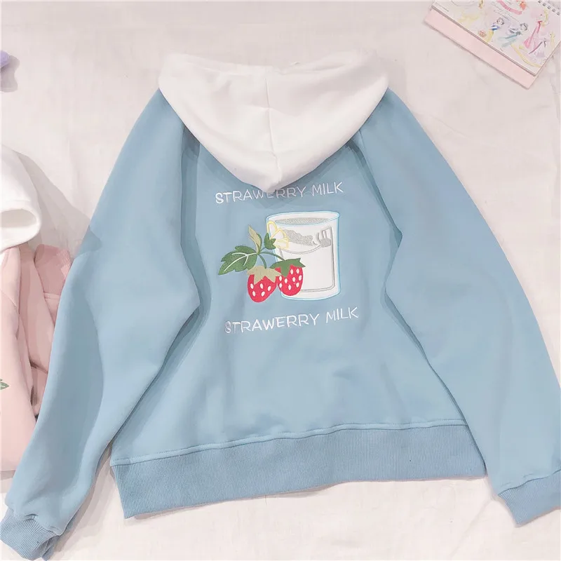 Маленькие свежие корейские милые плюшевые пуловеры с вышитой клубничкой мягкие