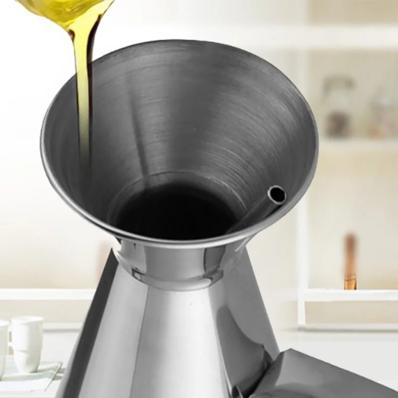 

500ML Stainless Steel Oil Bottle Sauce Spice Jar Vinegar Can Leak-proof Oiler Dispenser Oil Pouring Container Kitchen Supplies