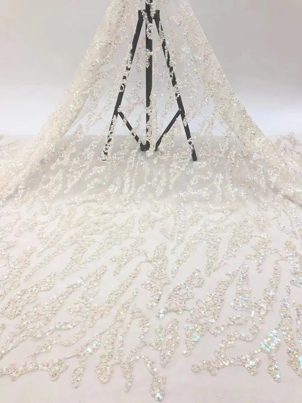 

Stylish Elegance Sequins French Tulle Lace Fabric Hot Sale Onion African Lace Fabric Sequence Lace Material For Wedding Dress