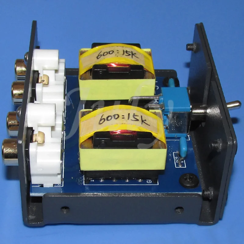 Аудиоизолятор с пассивным 5-кратным усилением 600Ω: 15K Permalloy transformer Select common ground switch -