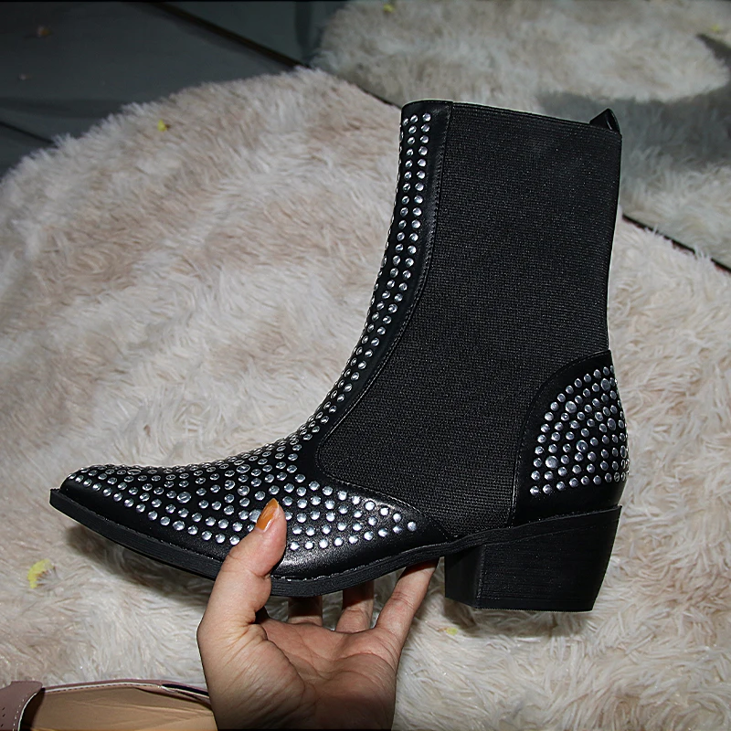 Женские ботинки Челси ботильоны с заклепками и острым носком на среднем каблуке