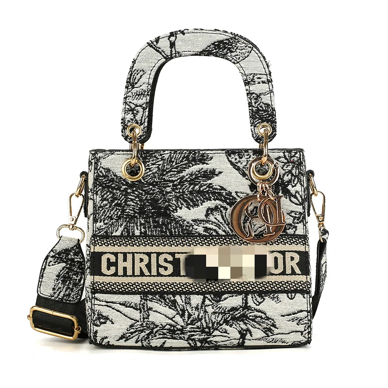 

Роскошная брендовая дизайнерская женская сумка-тоут принцессы Diana с вышивкой, трендовая сумка-мессенджер на плечо с металлической подвеско...