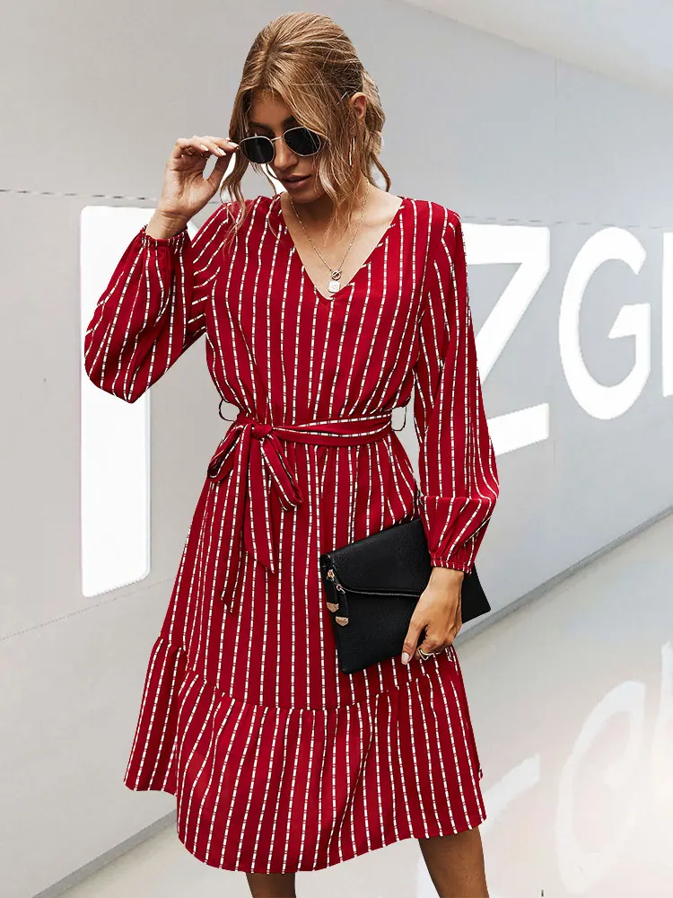 Женское шифоновое платье в полоску простое с длинным рукавом приталенная юбка