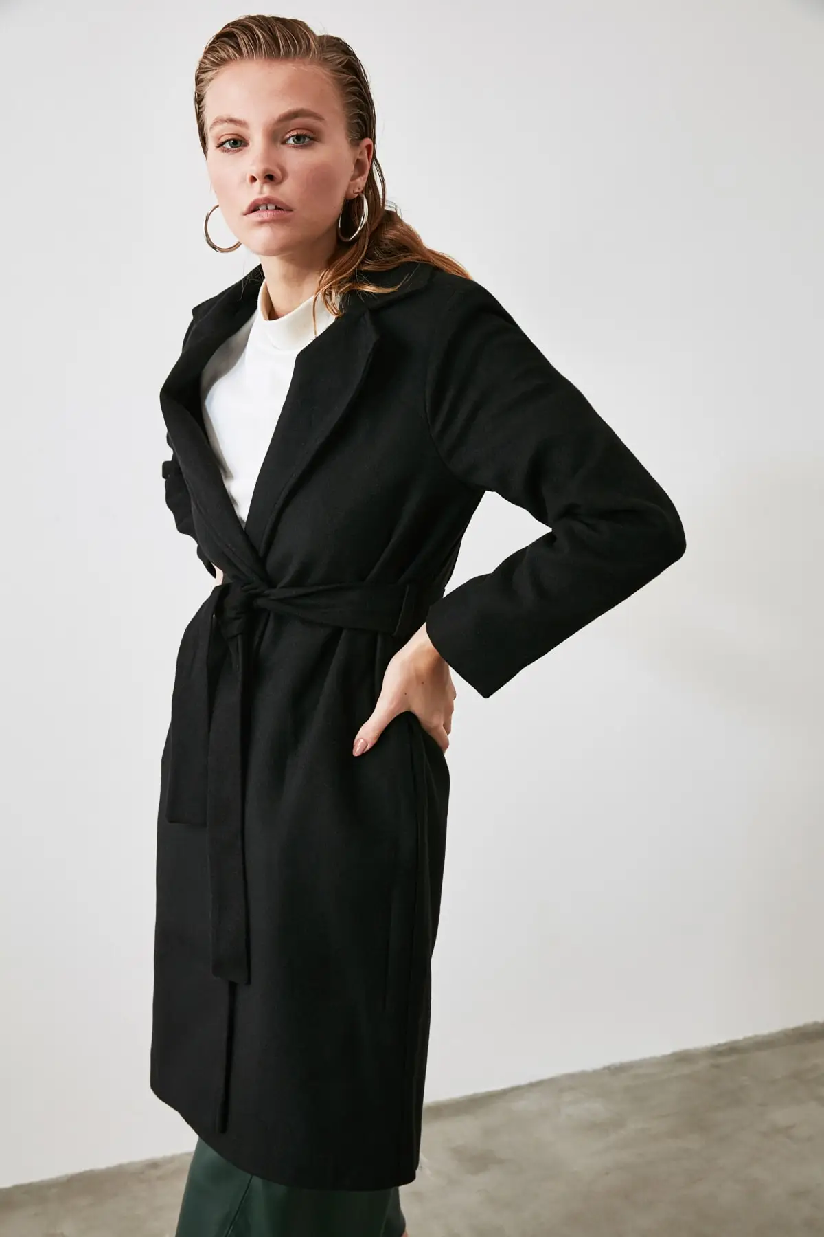 Трендовое черное шерстяное пальто с арками TWOAW20KB0033 | Женская одежда