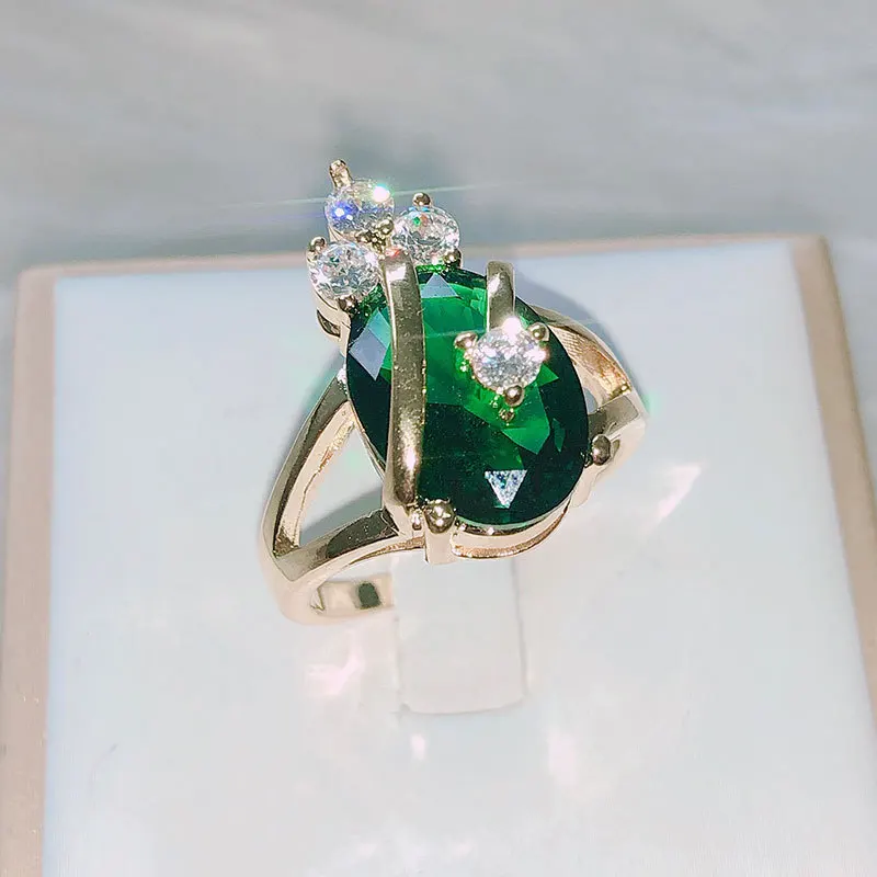 

CHAMSS Luxury Diamond Emerald Ring Fashion Personality Female Romantic Gift