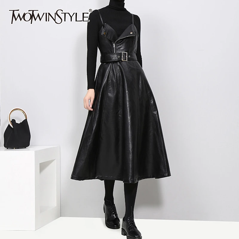 Платье из искусственной кожи TWOTWINSTYLE с квадратным вырезом на тонких бретелях