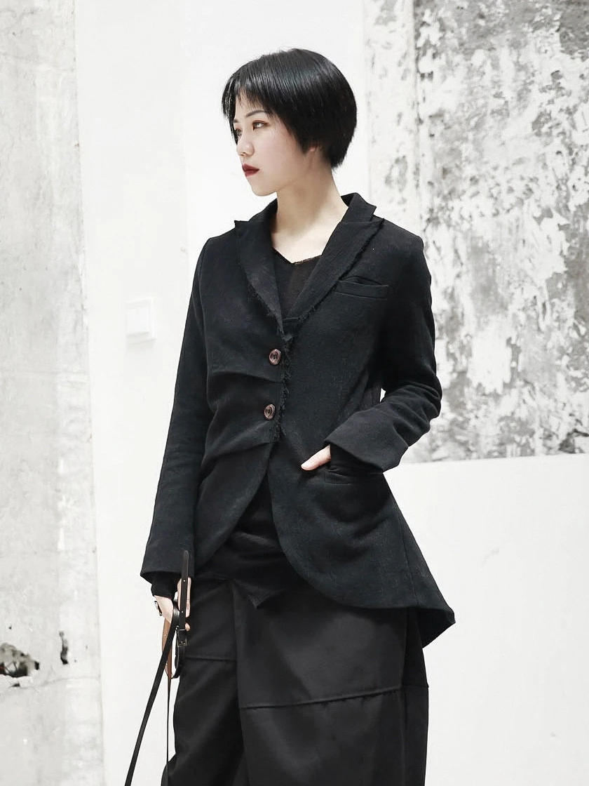 

[EAM] 2021 New Spring Lapel Long Sleeve Black Jacquard Fold Loose Irregular Hem Jacket Women Coat Fashion Tide JI093