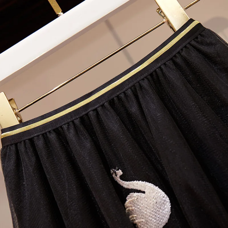 Комплект женский хлопковый с вышивкой лебедя футболка бисером и сетчатая