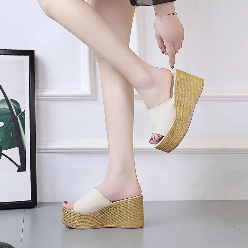 Шлепанцы на танкетке и платформе Женские летние шлепанцы Повседневные пляжные