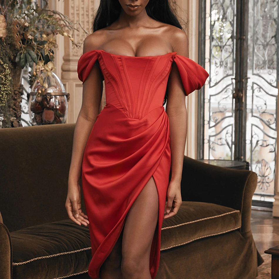 Женское атласное платье без бретелек сексуальное красное с разрезом элегантное