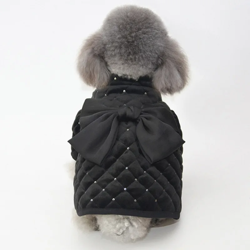 Элегантная куртка с подкладкой для собаки большим черным бантом теплое