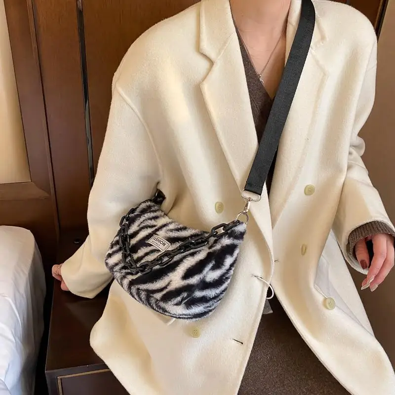 

Zebra bag women's 2021 new Korean version of one-shoulder underarm bag plush handbag Mao Mao chain diagonal bag [February 9]