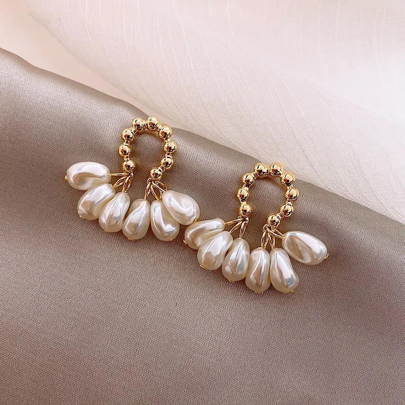 

New Korean Personality Irregular Simulation Pearl Stud Earrings Simple Elegant Fashion Wear Jewelry for Women