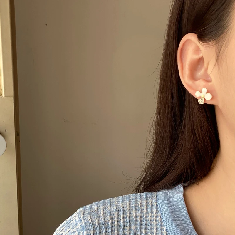 

S925 needle Trendy Jewelry Stud Earrings Sweet High Quality Crystal Delicate White Enamel Flower Earrings For Women Gifts