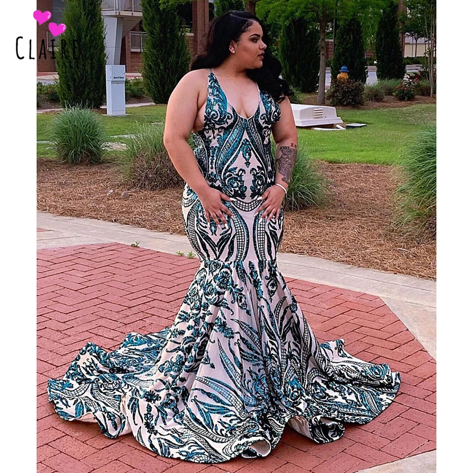 Женское длинное вечернее платье со шлейфом зеленое блестящее кружевное