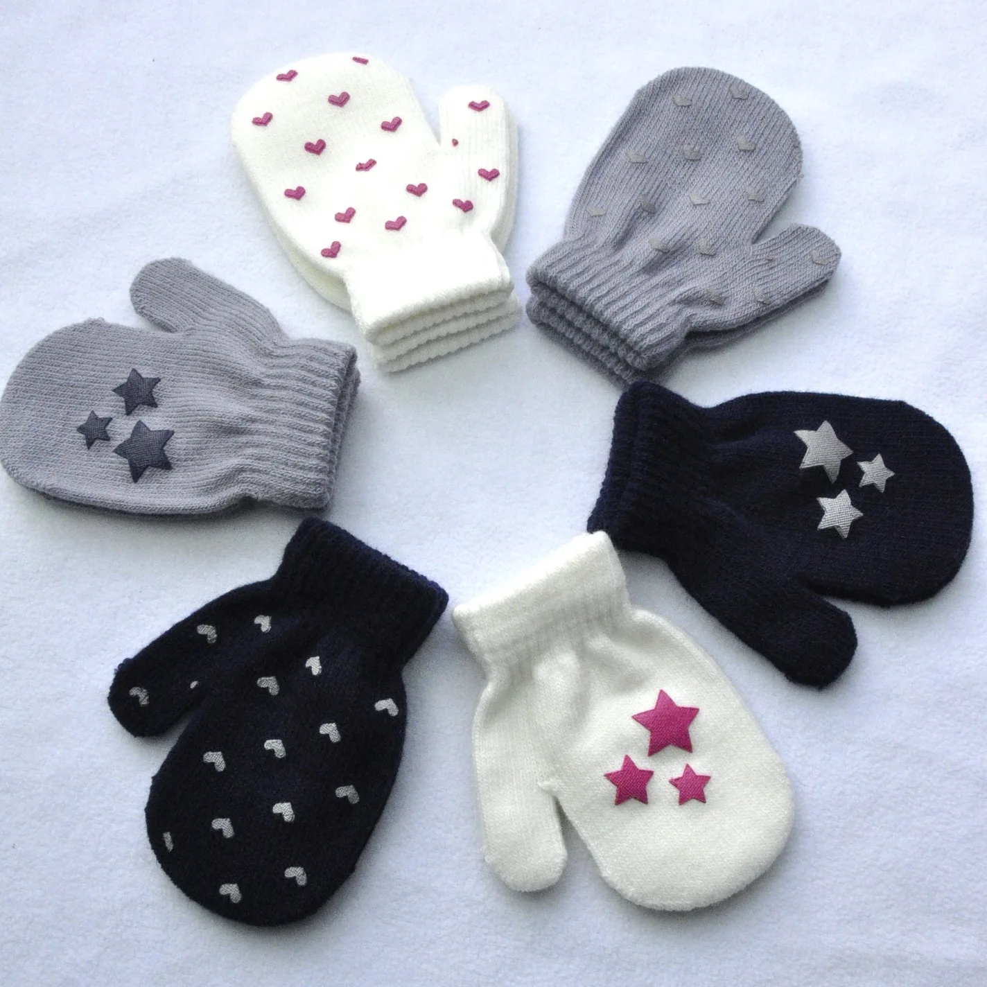 

Winter Thick Warm Baby Gloves Winter Plus Velvet Mittens Children Kid Coral Fleece Full Finger Gloves for 1-4Y Kids Gloves
