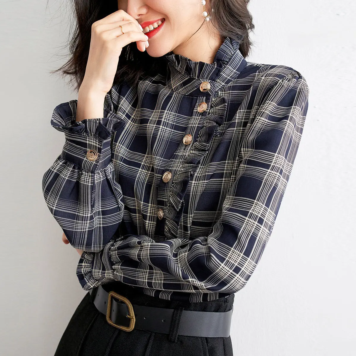 

2021 Spring And Autumn Korean Version Of Young And Middle-Aged Puff Sleeve Stand Collar Plaid Shirt Wood ear Bottoming Shirt