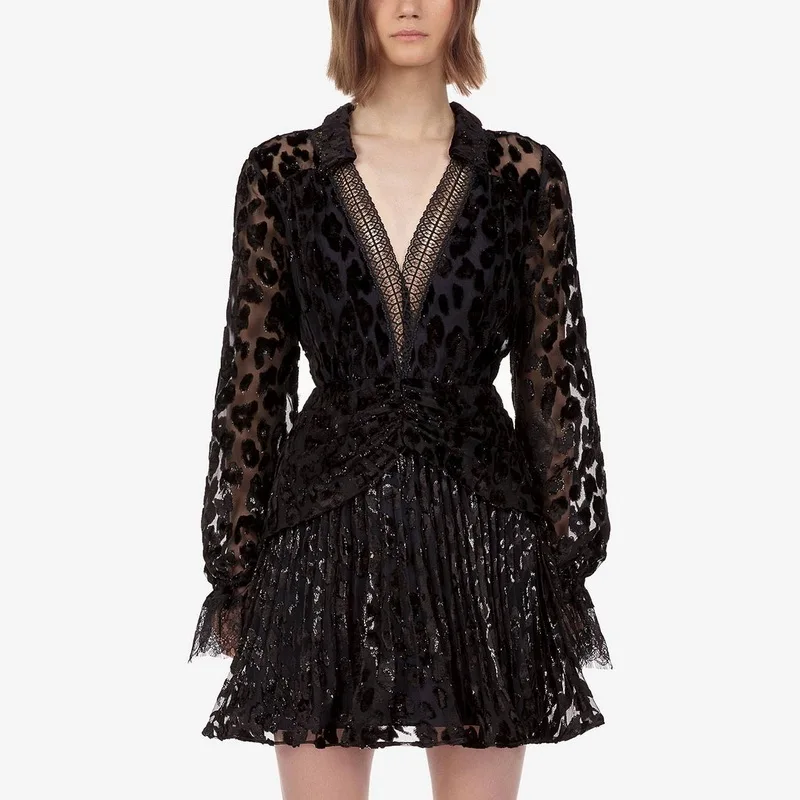 Женское плиссированное платье VERHELLEN короткое черное кружевное с длинным рукавом