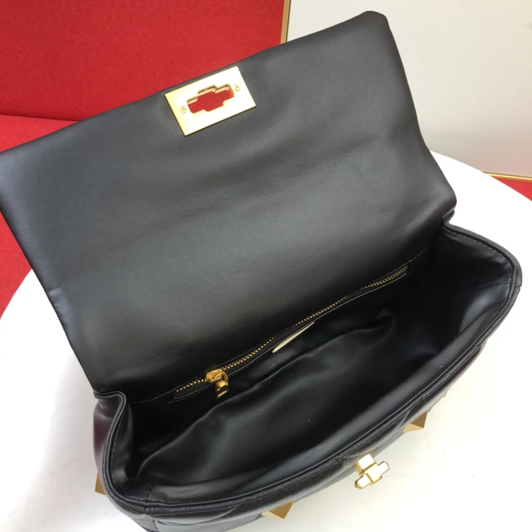 

2021 new luxury shoulder bag, designer ladies high-quality leather and sheepskin diagonal bag, luxury rivet bag, free box