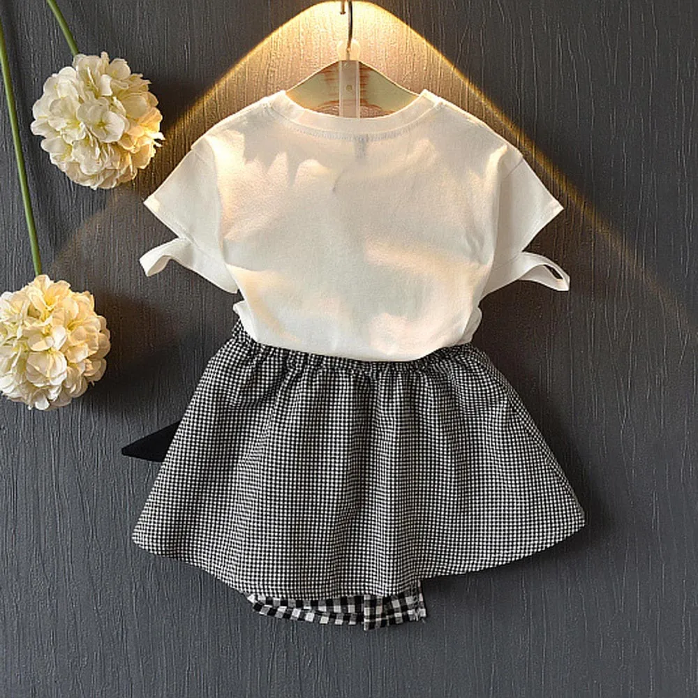 Футболка с коротким рукавом и принтом надписей LOVE Girls + клетчатая юбка в комплекте