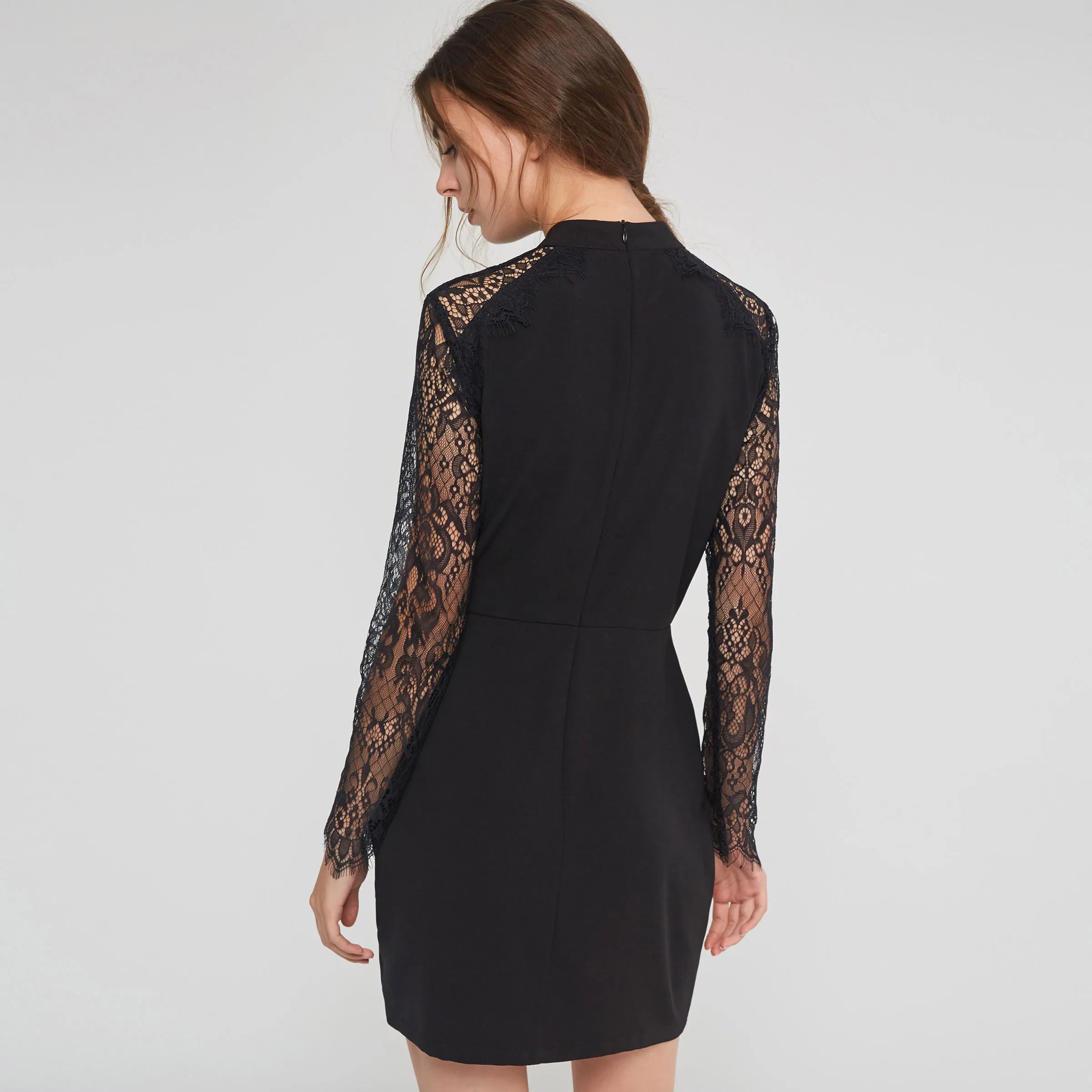 Винтажное облегающее платье женское осеннее кружевное с бантом элегантная