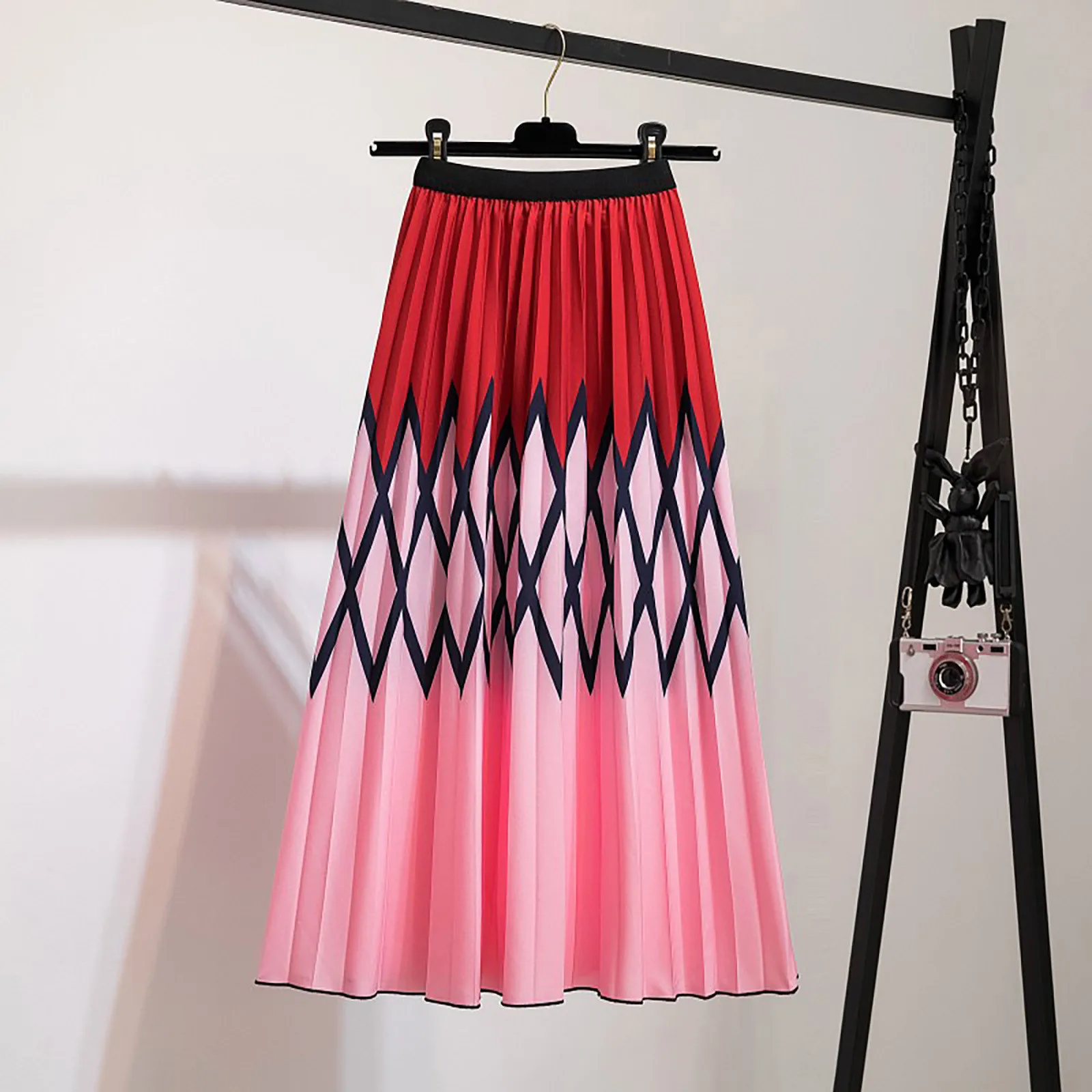 

Женская плиссированная юбка с высокой талией, элегантная эластичная трапециевидная юбка средней длины с принтом и широким подолом в Корейс...