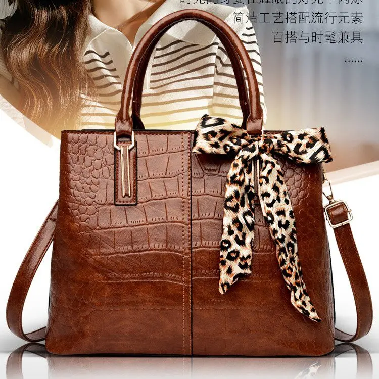 

Ansloth Waterproof Nylon Travel Bag For Women Bag Solid Color Travel Handbag Lady Big Shoulder Bag Female Travel Duffels HPS809