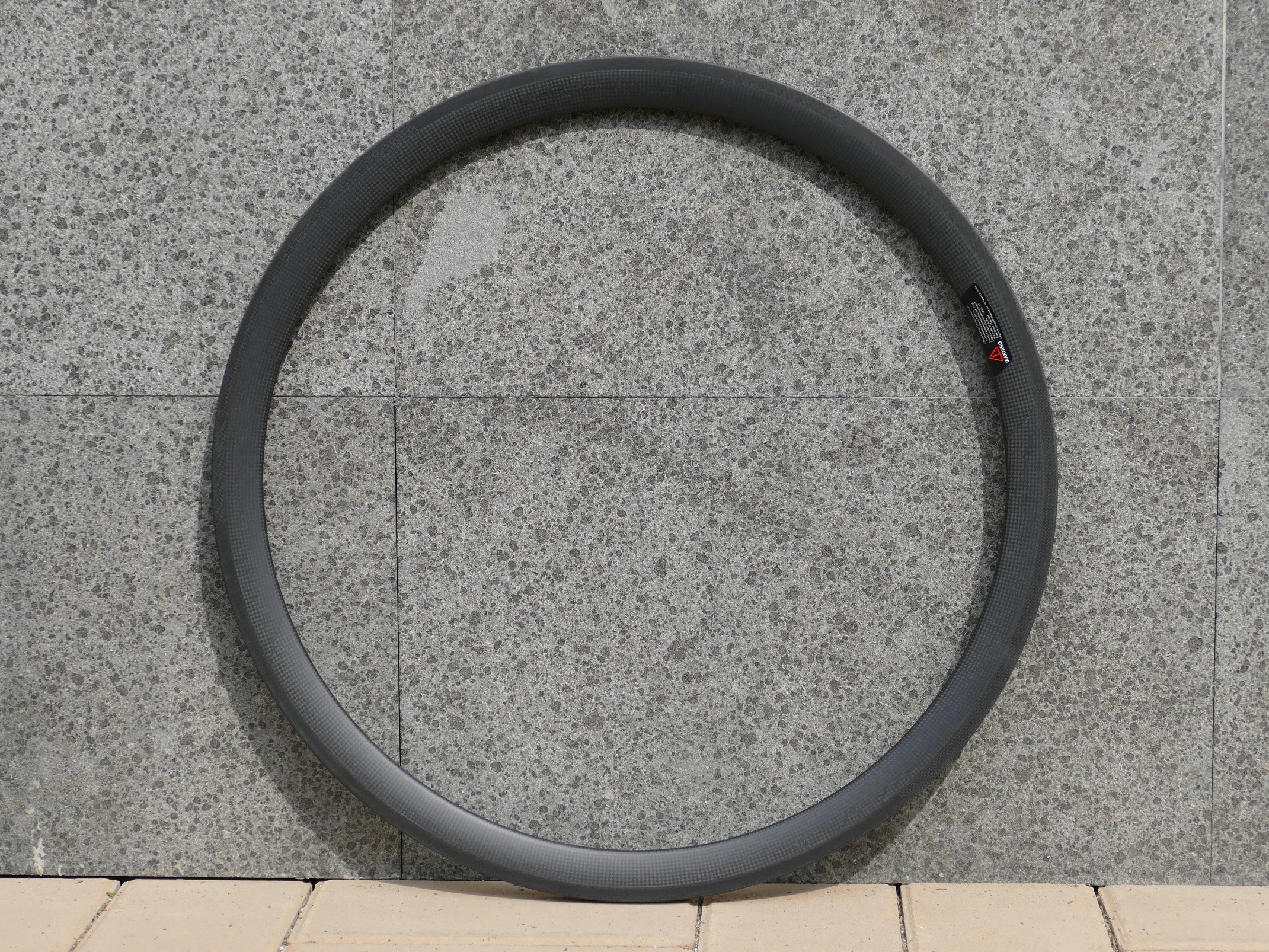 В комплект входит 1 пара ободов полностью карбоновые велосипедные трубчатые