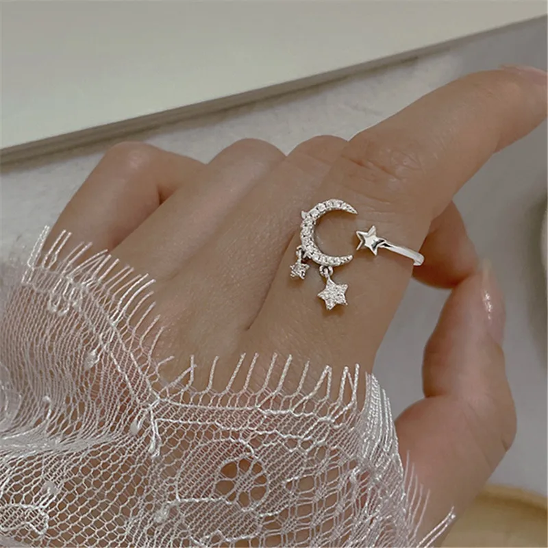 

Женское кольцо из серебра 925 пробы, с фианитом