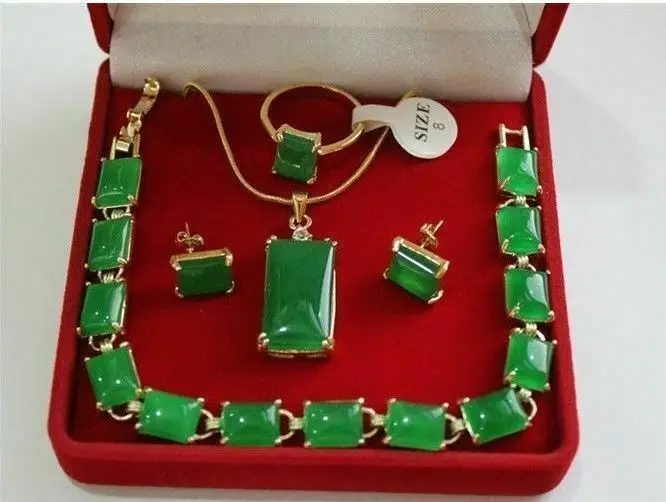 

Beautiful green jade Necklace Pendant Bracelet Earring Ring Jewellery set