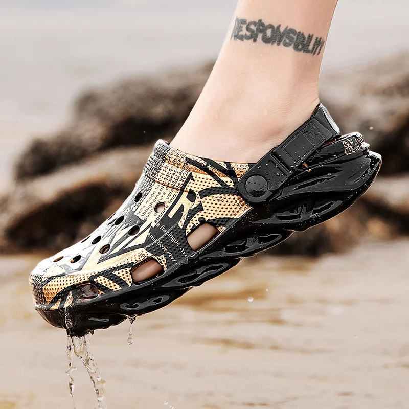 

Beach slippers Summer Fashion Casual Sandals Hole Shoes Comfortable Men's Garden Shoes Slippers Rubber Slippers Men shoes