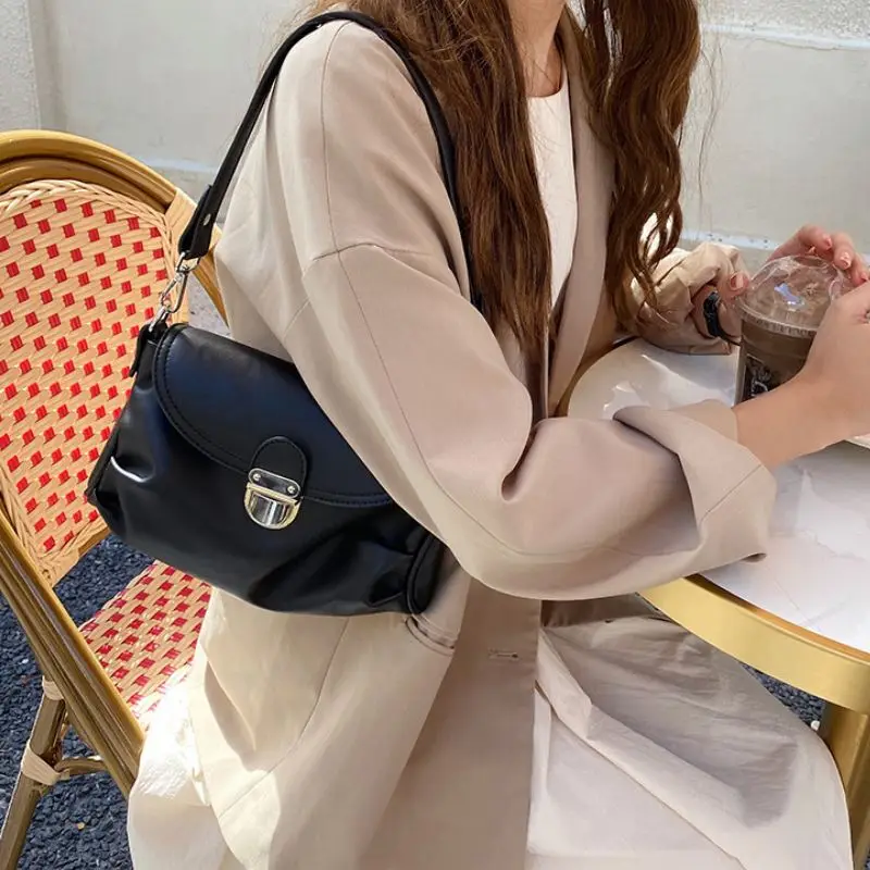 

Coolcept New 2021 New Retro Women Armpit Pu Leather Shoulder Bag Minority Cross Body Bag Elegant Buckle Women Daily Handbag