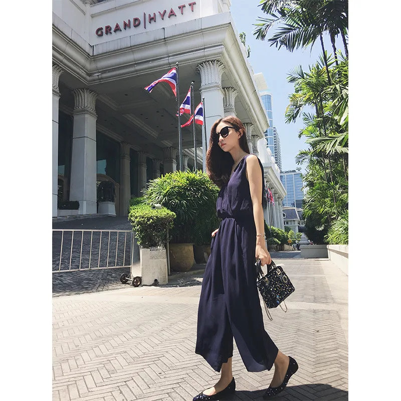 Черные женские туфли на плоской подошве с синими кристаллами острым носком со