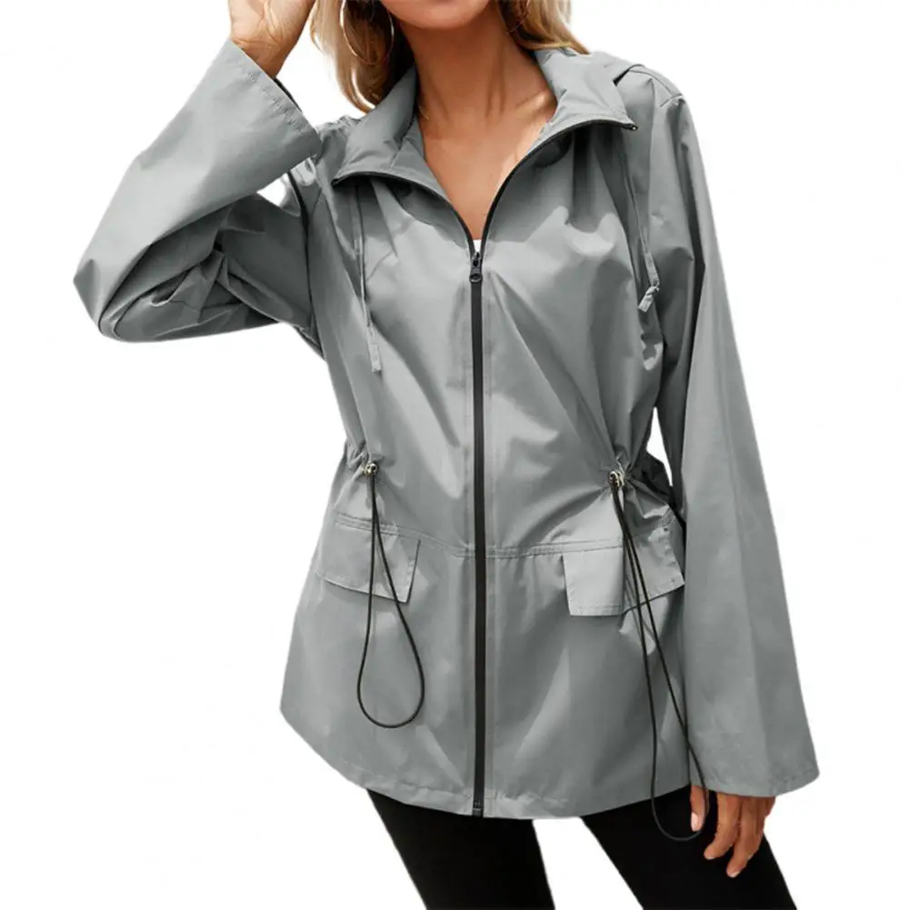 

Женская куртка на молнии с капюшоном, длинным рукавом и карманами