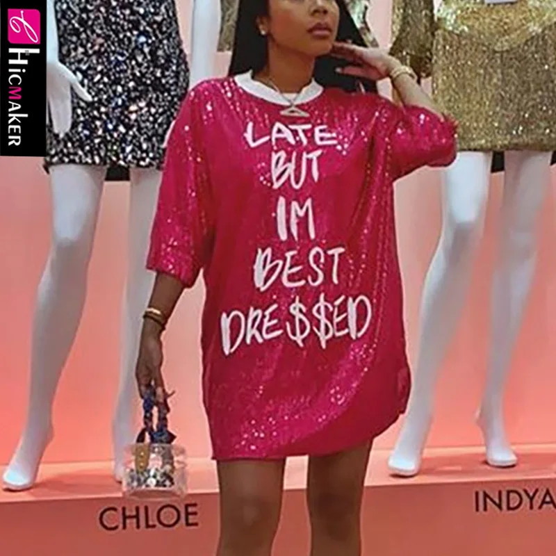 Женское платье с коротким рукавом расшитое блестками буквенным принтом