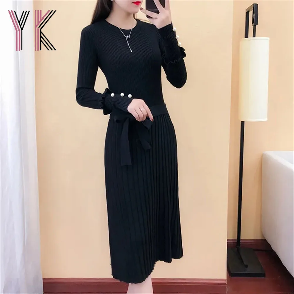 

Трикотажное облегающее платье на завязках, с рюшами, рукавом и пуговицами