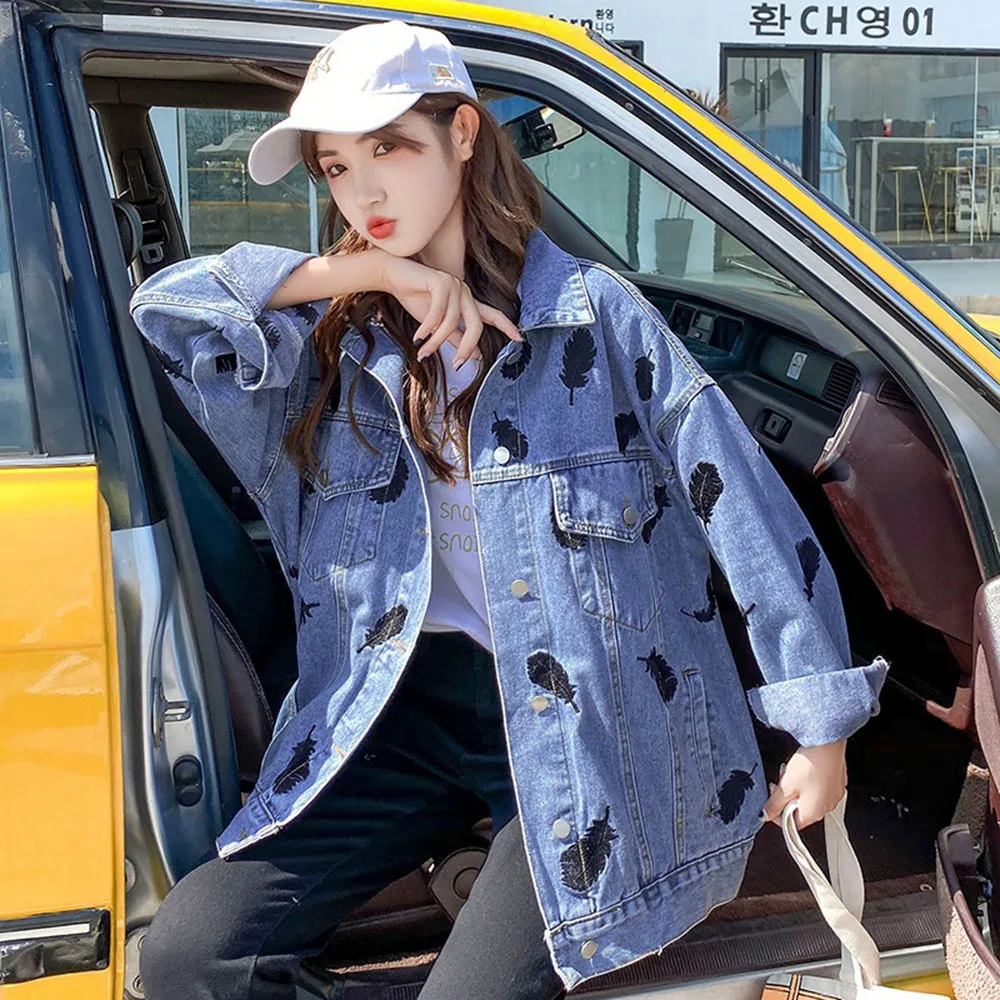 

Женская джинсовая куртка с вышивкой в виде перьев, большие размеры