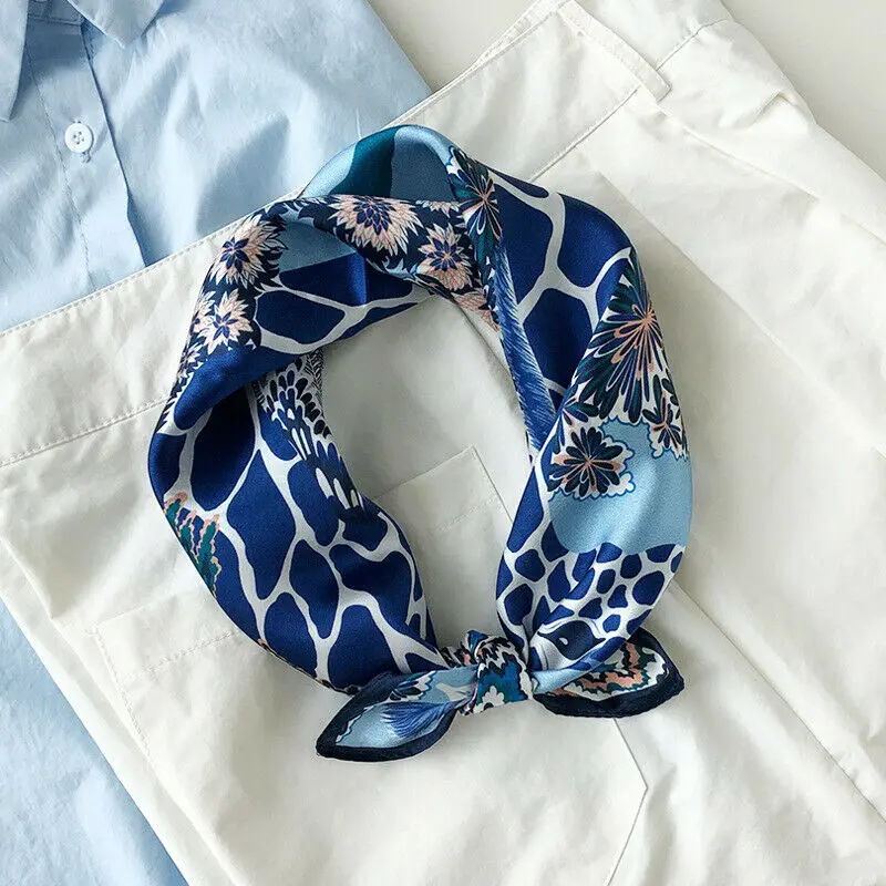 

2021 New Luxury Women Fashion Small Scarf 100% Silk Bandana Giraffe Print Neckerchief Girls Headband Turban Gift 53*53cm