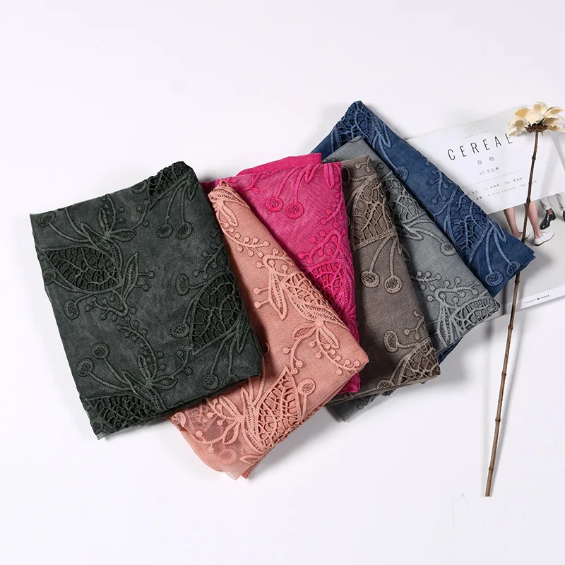 

Retro England Lace Floral Scarf Women Luxury Hijab Cotton Foulard Female Shawl Elegant Ladies Pashmina New Arrival BFD071