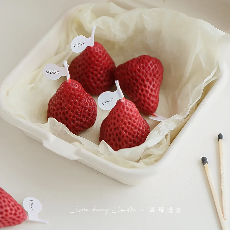 

Soy wax scented strawberry candle birthday souvenir strawberry scented candle