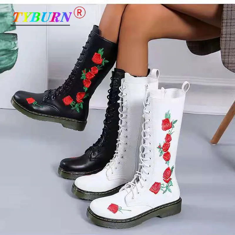 Женские сапоги из натуральной кожи черные до середины икры с вышивкой большие