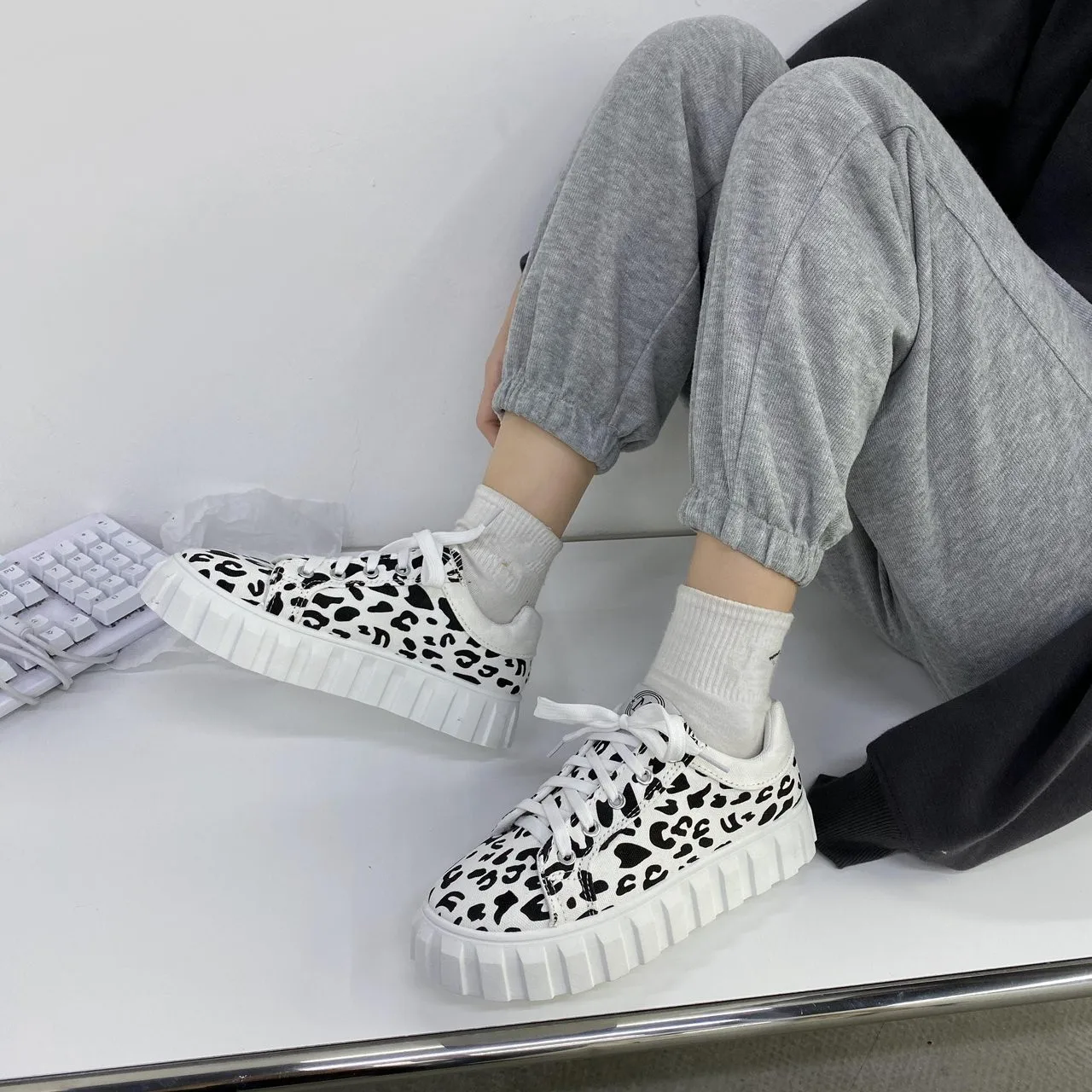 

Casual Woman Shoe Modis All-Match Round Toe Clogs Platform New 2021 Summer Creepers Small Espadrille Lace-Up Canvas Basic Rome L