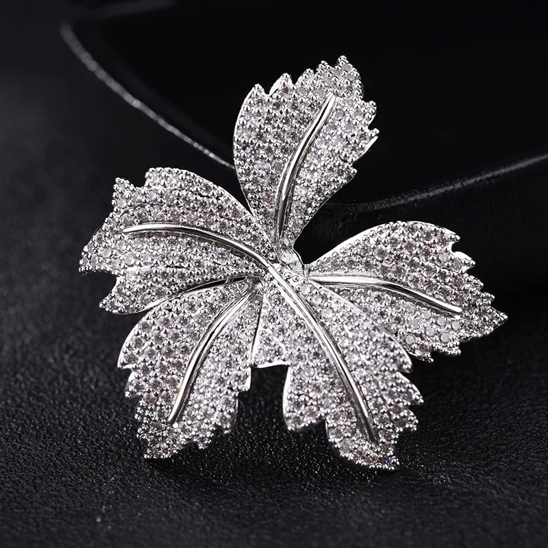 

Korea Trendy Leaf Brooch Shining Crystal Flower Corsage Bouttoniere Brand Designer Women Luxury Wedding Jewelry Broche Brooches