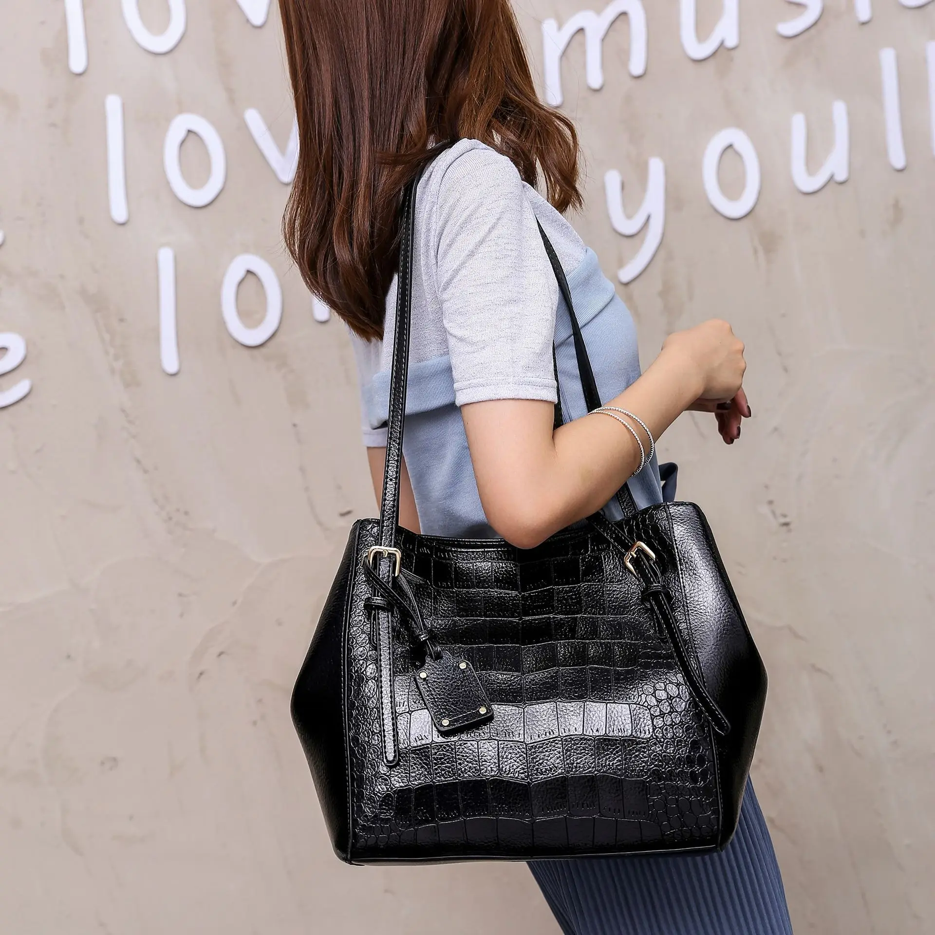 

2020European and American fashion bag new solid color women's bag alligator Tote Bag versatile fashion large capacity bucket bag