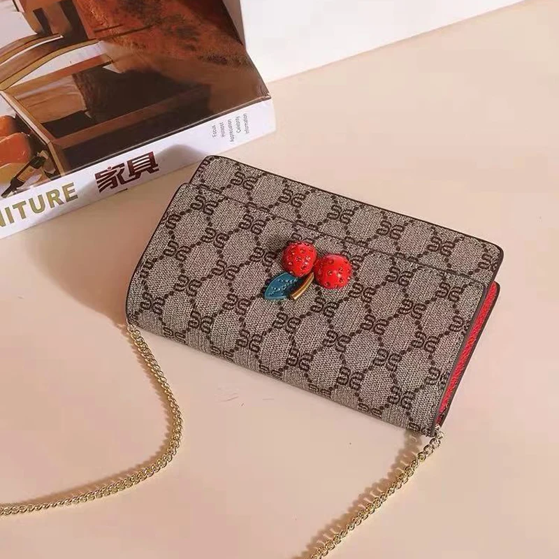 

Новая сумка на одно плечо с металлической цепочкой в виде вишни, модная дизайнерская маленькая квадратная сумка для отдыха, кожаная сумка