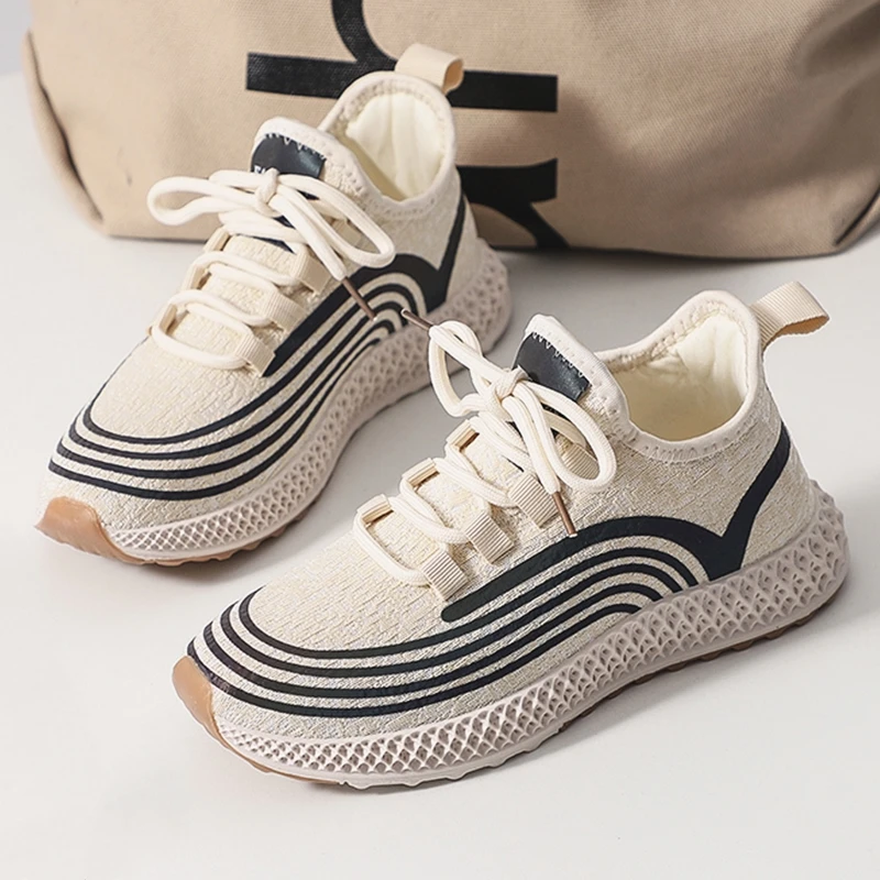 Женские кроссовки со светоотражающими вставками сетчатые с вулканизированной