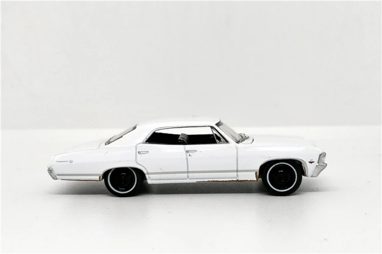 Greenlight 1: 64 Chevrolet Impala спортивный седан 1967 County дороги без коробки