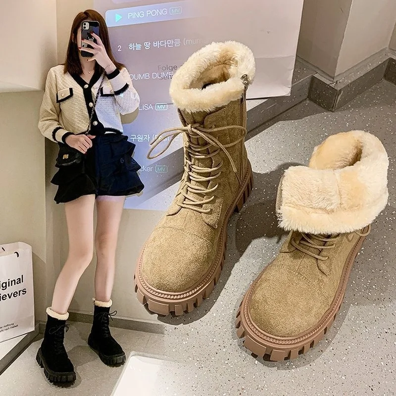 

Женские зимние ботинки средней длины, новая Корейская версия 2021, бархатные толстые ботинки Martin, теплые модные ботинки на толстой подошве дл...